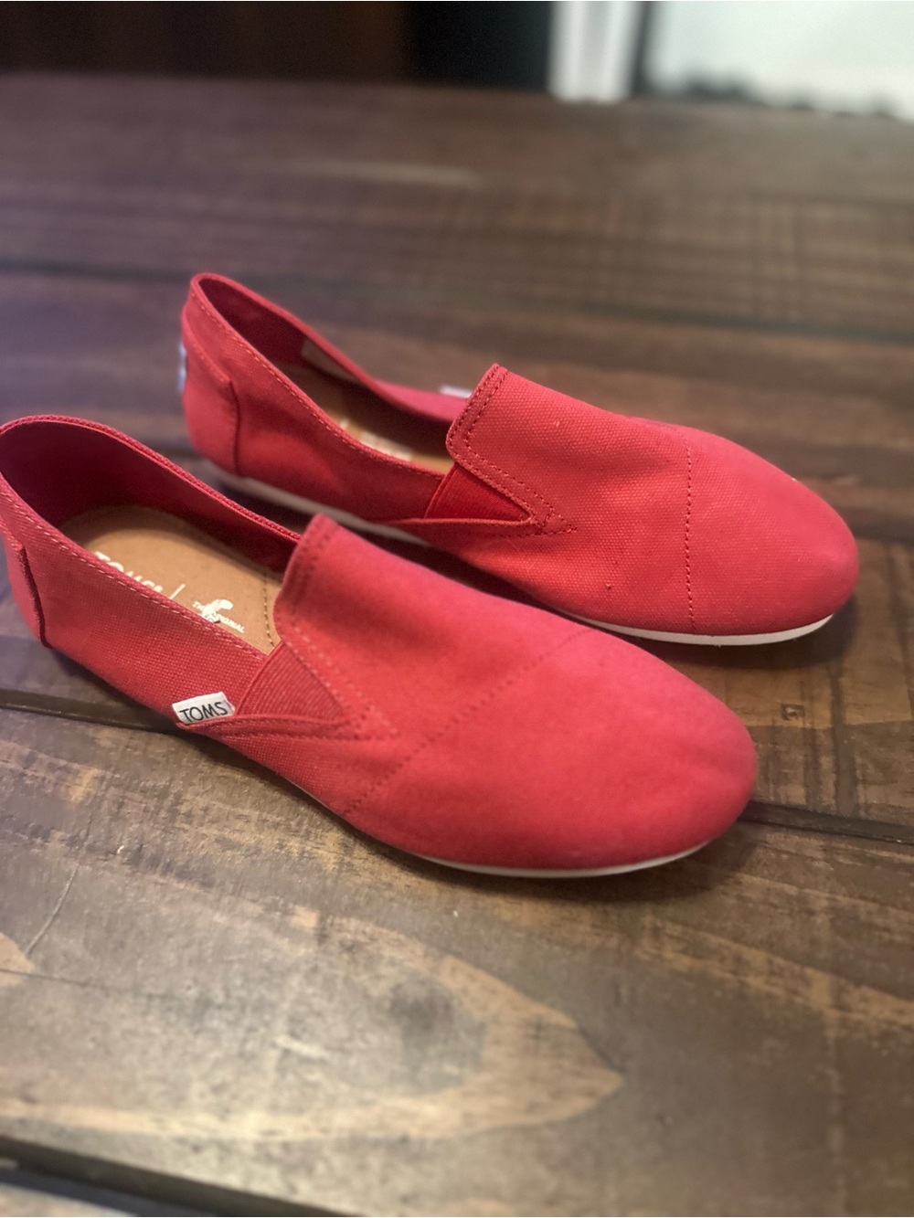Toms Classic Slip-On Moccasins in Red Canvas - Picture 5 of 8